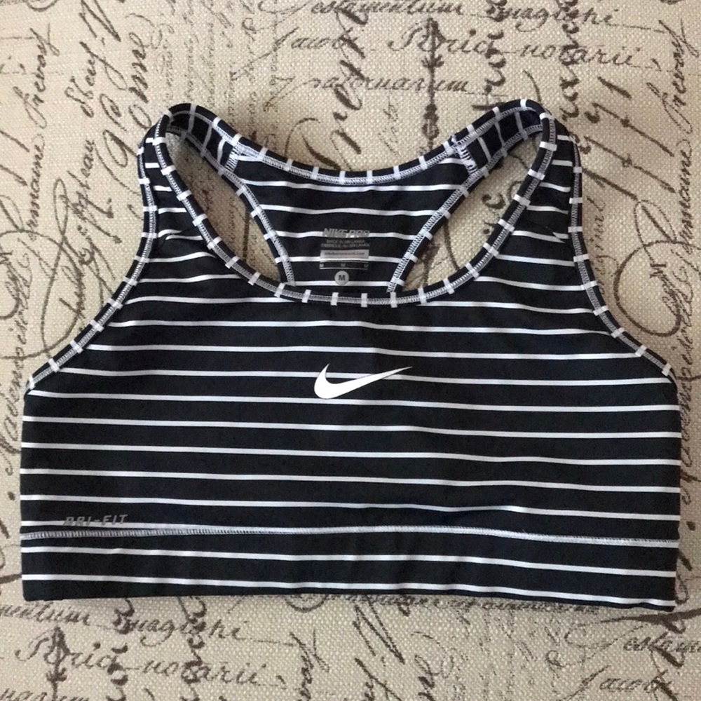 Nike Sports Bra Size M.